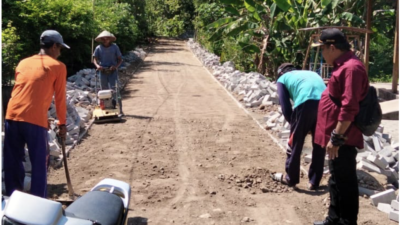 Tingkatkan Aksesibilitas Warga, Pemdes Teguhan Realisasikan Pembangunan Jalan Paving dari Dana Desa 2026